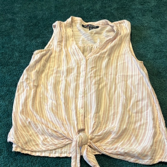 One clothing top - Picture 1 of 6